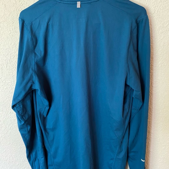 Great running sweatshirt. - Picture 2 of 3